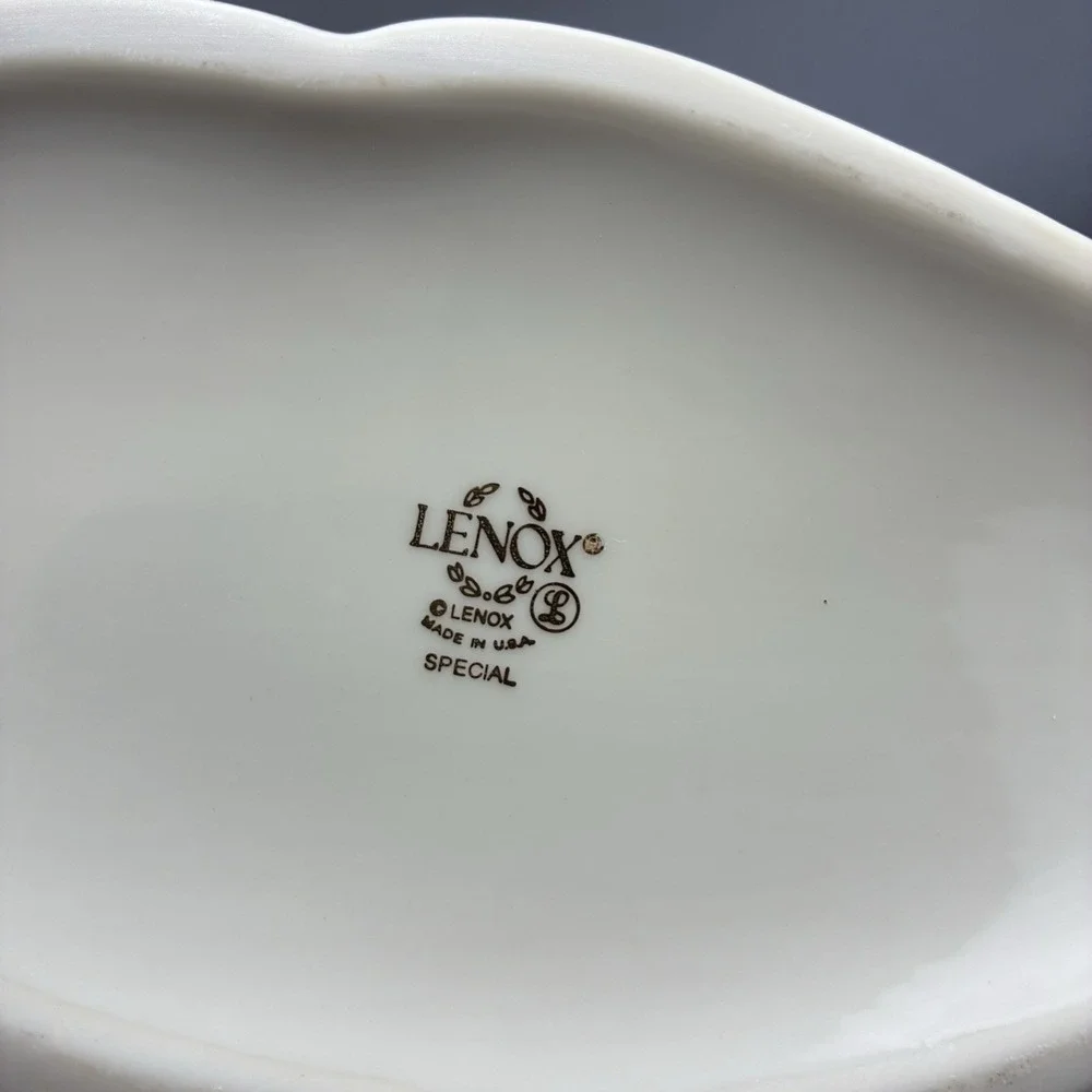 Lenox Cornucopia Ivory Porcelain Centerpiece Thanksgiving Harvest Horn Vase USA